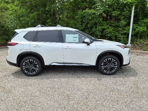 New 2026 Nissan Rogue Platinum AWD/4WD image 2