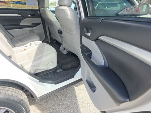 Used 2018 Toyota Highlander XLE image 8