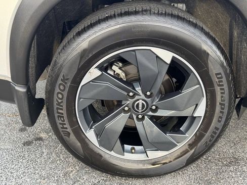 Used 2024 Nissan Rogue SV image 6