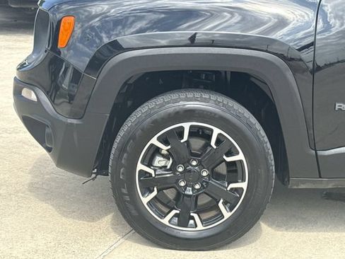 Used 2023 Jeep Renegade Latitude AWD/4WD image 34