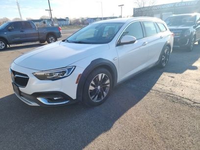 Used 2018 Buick Regal Essence w/ Driver Confidence Package #1