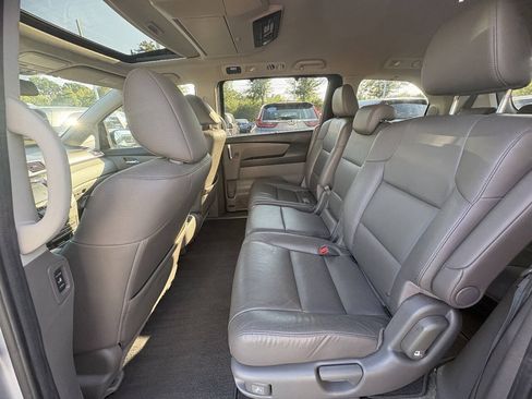 Used 2015 Honda Odyssey Touring Elite image 18
