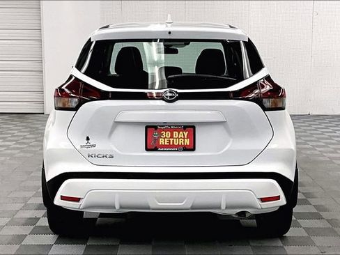 New 2025 Nissan Kicks Play S image 5