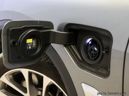 Used 2025 BMW X5 xDrive50e w/ Premium Package image 10