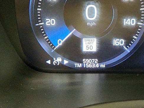 Used 2020 Volvo XC90 T5 Momentum image 16