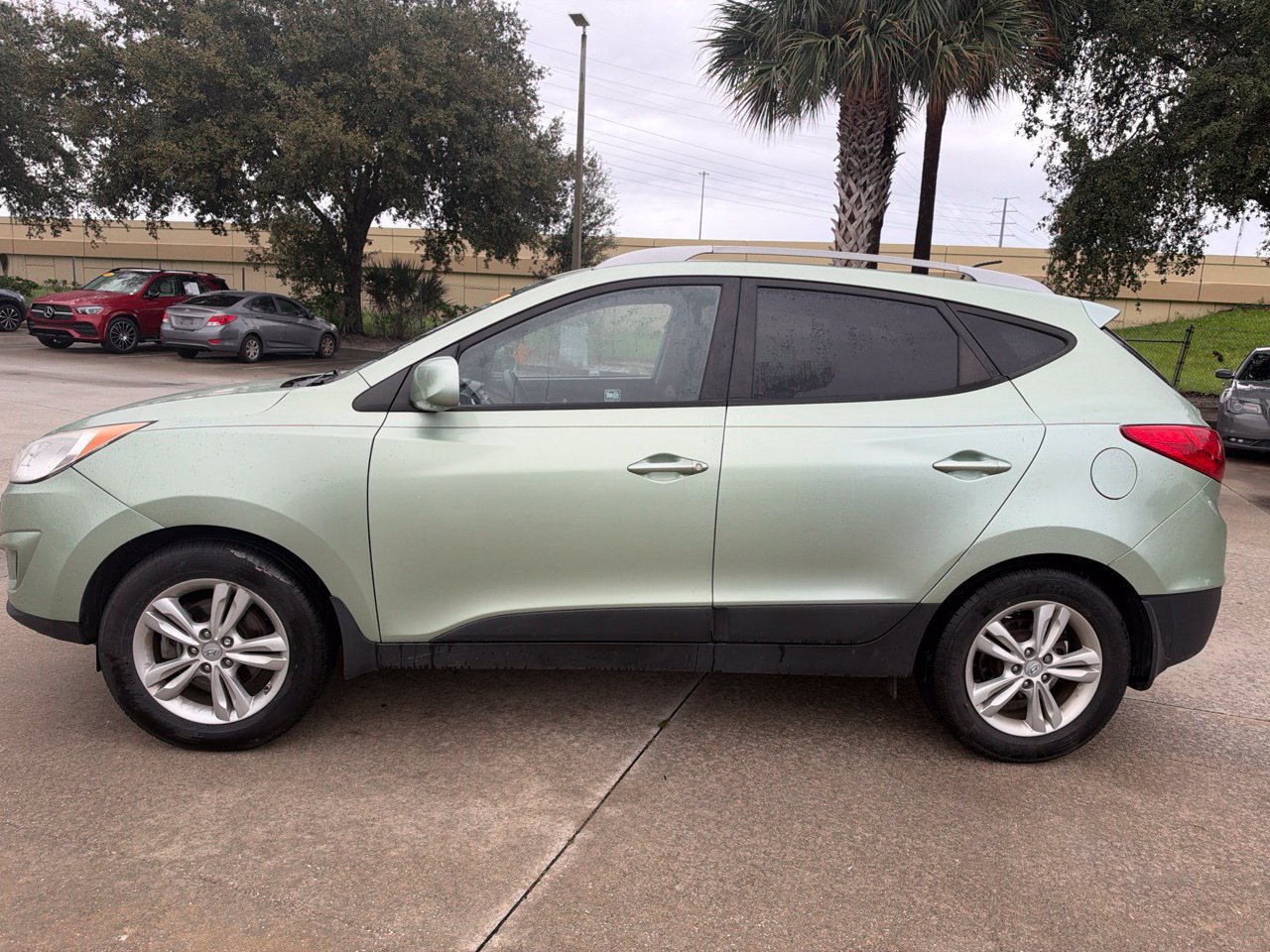 Used 2011 Hyundai Tucson GLS AWD/4WD image 2