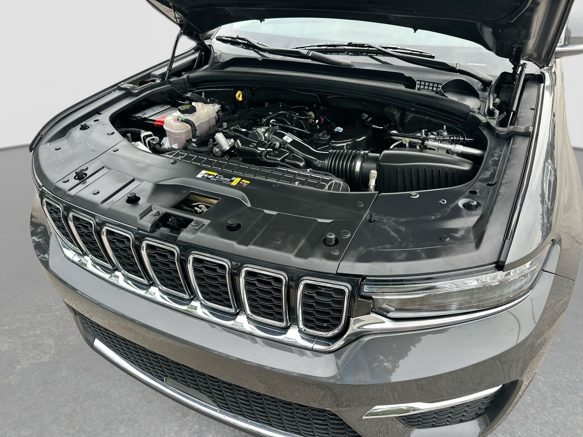 Used 2023 Jeep Grand Cherokee Limited RWD image 29