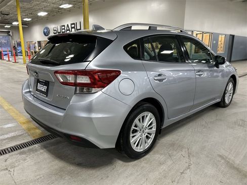 Used 2017 Subaru Impreza 2.0i Premium image 8