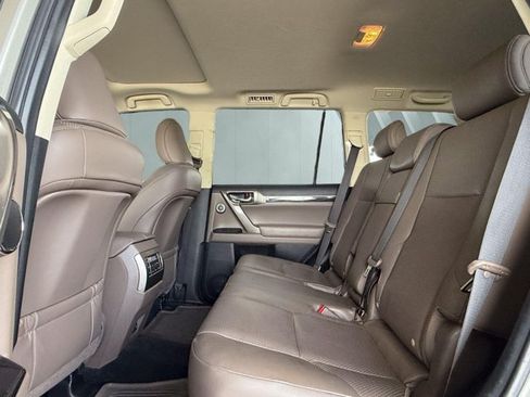 Certified 2020 Lexus GX 460 Luxury w/ Accessory Package AWD/4WD image 11