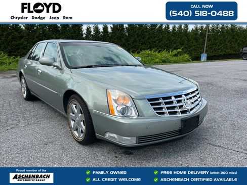 Used 2006 Cadillac DTS w/ Trunk Convenience Package FWD image 1