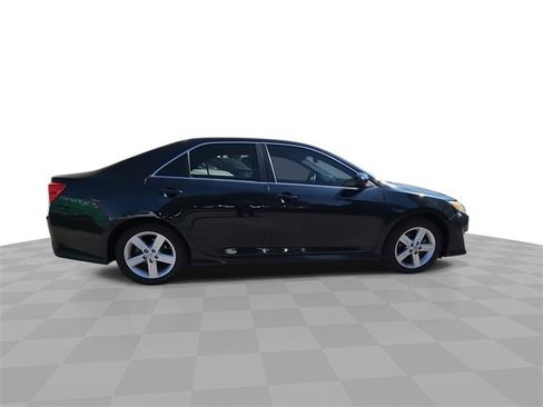 Used 2014 Toyota Camry SE image 9