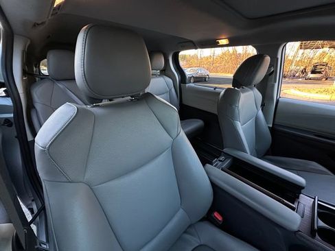 Used 2023 Toyota Sienna XLE image 37