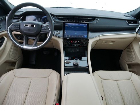 Certified 2024 Jeep Grand Cherokee L Limited w/ Luxury Tech Group II image 10