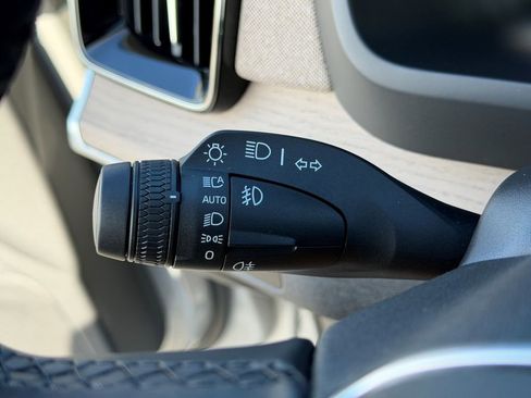 Certified 2025 Volvo XC90 B6 Plus AWD/4WD image 38