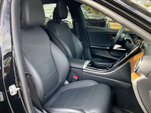 Used 2024 Mercedes-Benz C 300 Sedan image 9