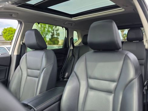 Used 2024 Nissan Rogue SV w/ SV Premium Package image 15