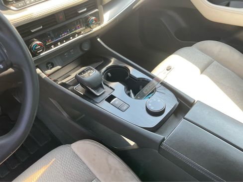 Used 2024 Nissan Rogue SV AWD/4WD image 17