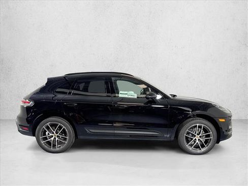 Certified 2026 Porsche Macan AWD/4WD image 8