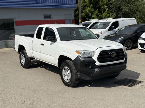 Used 2018 Toyota Tacoma SR RWD image 2