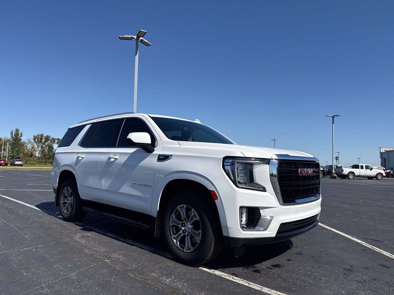 Used 2022 GMC Yukon SLE w/ Gmc Pro Safety Plus Package AWD/4WD image 12