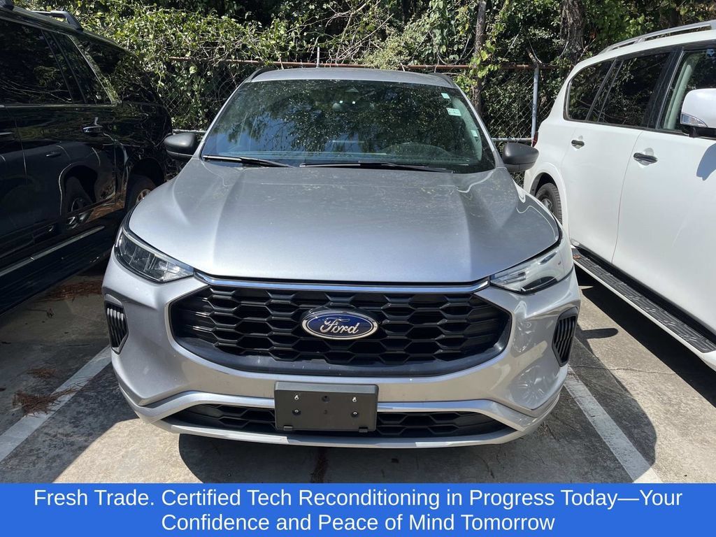 Used 2024 Ford Escape ST-Line AWD/4WD image 2