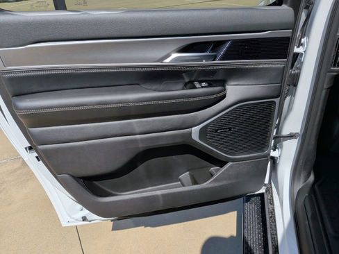 New 2026 Jeep Grand Wagoneer L Limited AWD/4WD image 42