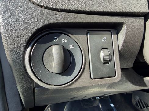 Used 2009 Ford Focus SE image 13