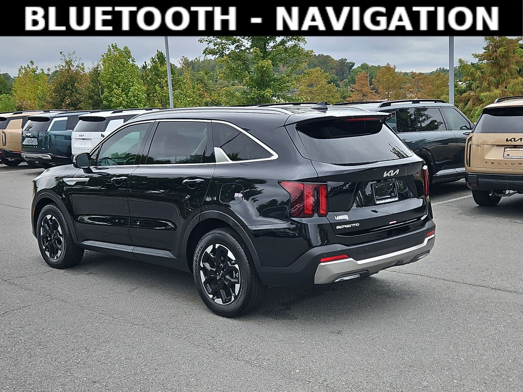 Used 2025 Kia Sorento S w/ Panoramic Sunroof Package FWD image 5