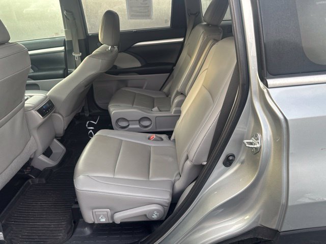 Used 2019 Toyota Highlander XLE AWD/4WD image 10