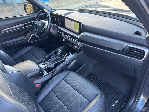 Used 2023 Kia Telluride EX X-Line image 32