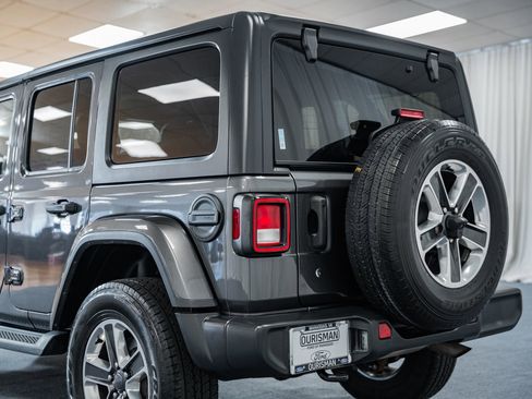 Used 2018 Jeep Wrangler Unlimited Sahara image 6