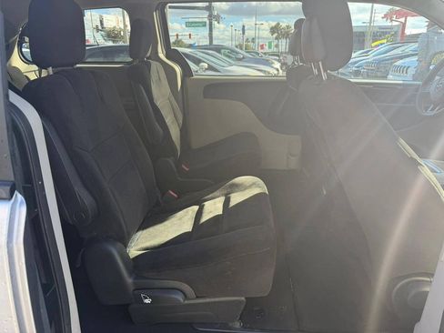 Used 2016 Dodge Grand Caravan SXT FWD image 4