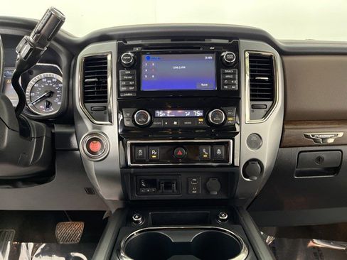 Used 2018 Nissan Titan Platinum Reserve RWD image 21