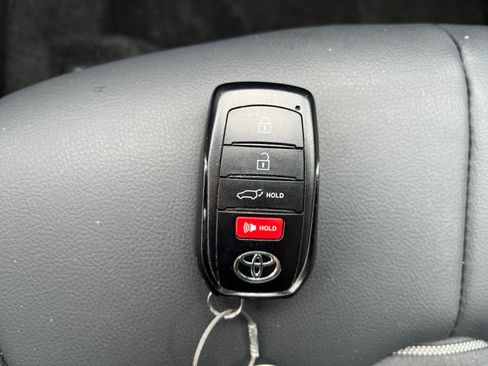 Used 2025 Toyota Highlander XSE AWD/4WD image 21