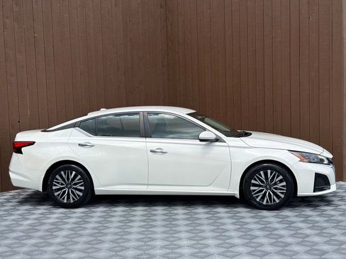 Used 2023 Nissan Altima 2.5 SV FWD image 12
