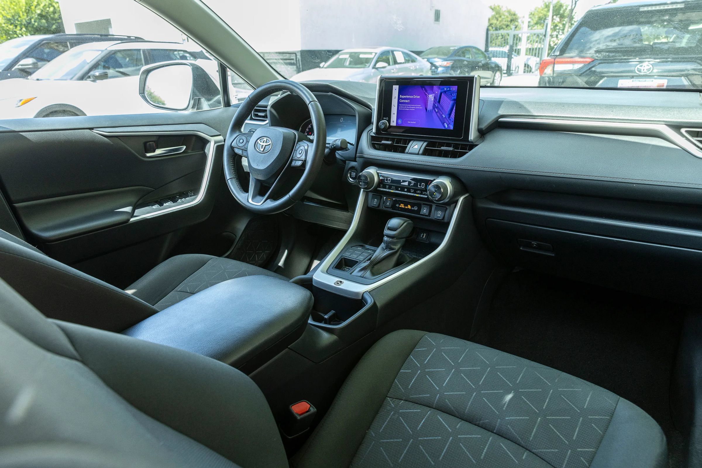 Used 2021 Toyota RAV4 XLE w/ XLE Grade Weather Package AWD/4WD image 30