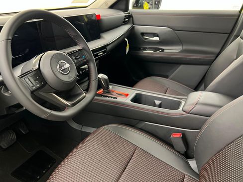 New 2026 Nissan Kicks SR FWD image 15