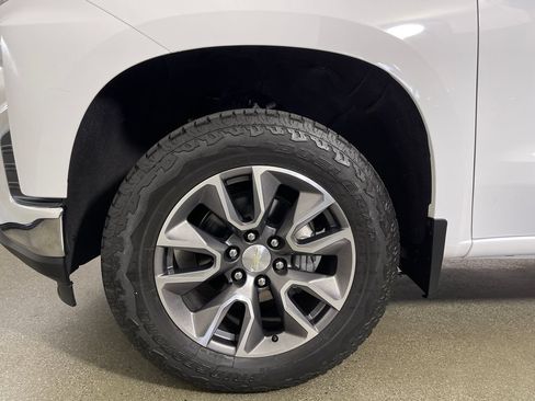 Used 2022 Chevrolet Silverado 1500 LT AWD/4WD image 11