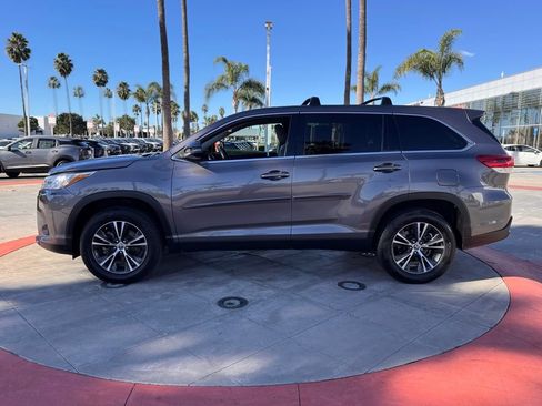 Used 2019 Toyota Highlander LE image 5