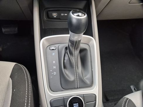Used 2025 Hyundai Venue SEL FWD image 19