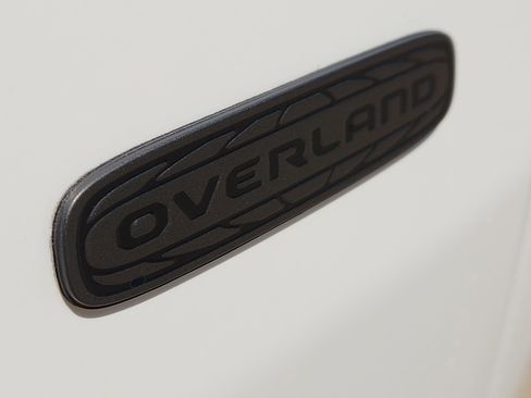 New 2026 Jeep Cherokee Overland w/ Advanced Pro Tech Group AWD/4WD image 8