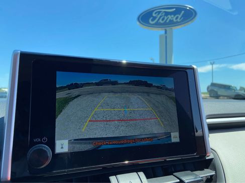 Used 2025 Toyota RAV4 XLE FWD image 33