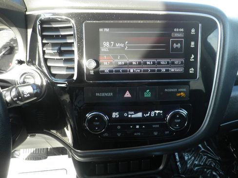 Used 2017 Mitsubishi Outlander SEL image 19