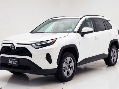 Used 2025 Toyota RAV4 XLE image 2