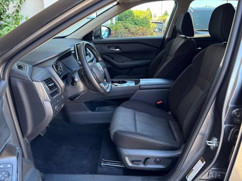 Used 2025 Nissan Rogue SV FWD image 29