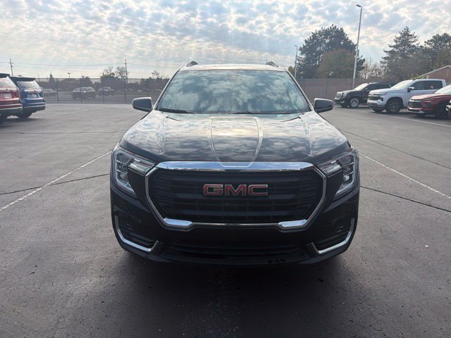Used 2024 GMC Terrain SLE w/ Driver Convenience Package AWD/4WD image 3