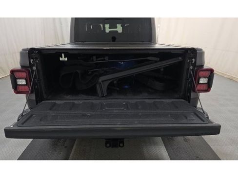 Used 2021 Jeep Gladiator Rubicon w/ Dual Top Group AWD/4WD image 11