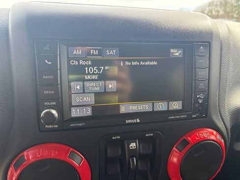 Used 2016 Jeep Wrangler Unlimited Rubicon image 22