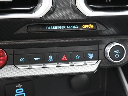 Used 2025 Ford Mustang Premium image 17