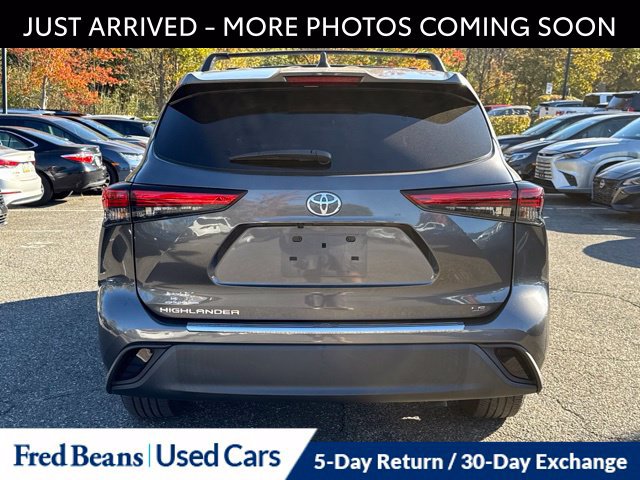 Used 2023 Toyota Highlander LE FWD image 7